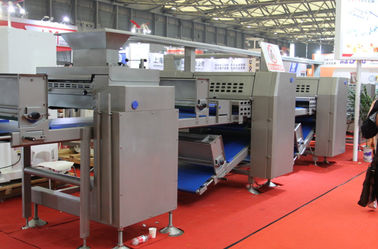 Angehobenes automatisches Donut-Hersteller-Maschine 800 - 15000 Pcs/Hr mit Hexagon-Schneider fournisseur