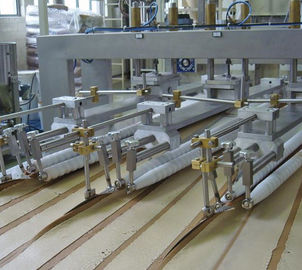 Industrielle Schweizer Rollenmaschine, Kuchen, der Maschine für Stau gefüllten Rollenkuchen herstellt fournisseur