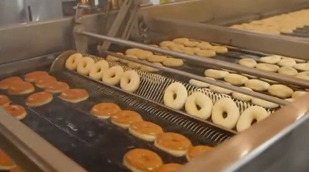 Hexagon-Schneider-automatischer Donut, der Maschine mit modularer Teig-bedeckendem System herstellt fournisseur