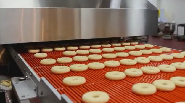 Automatischer Donut, der Maschine mit industrieller Teig-bedeckender Lösung herstellt