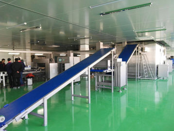 China 900 Millimeter-Tabellen-Breiten-industrieller Hörnchen-Brotbackautomat-lamellierende Linie maximale 144 Schichten für Hörnchen usine